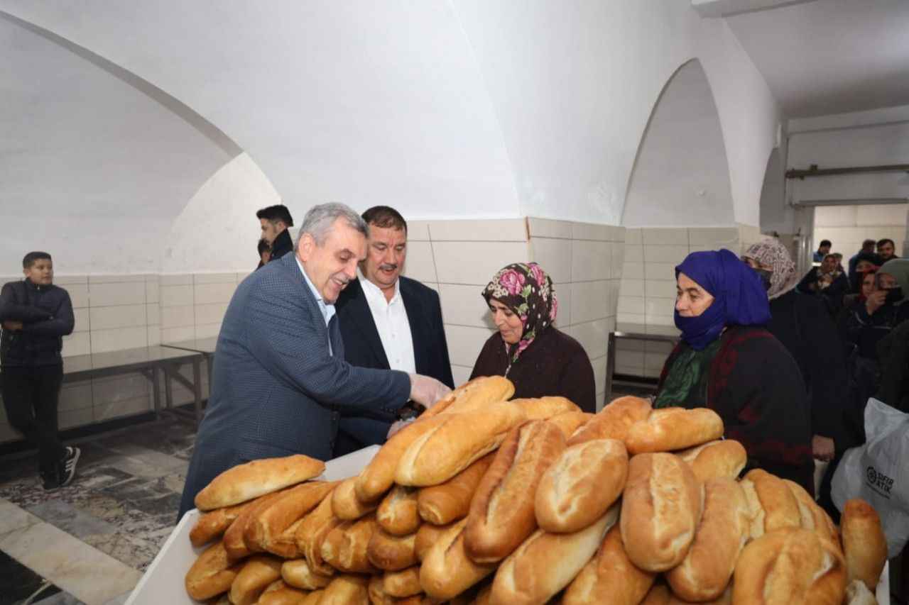 Büyükşehir’den aşevine halk ekmek desteği