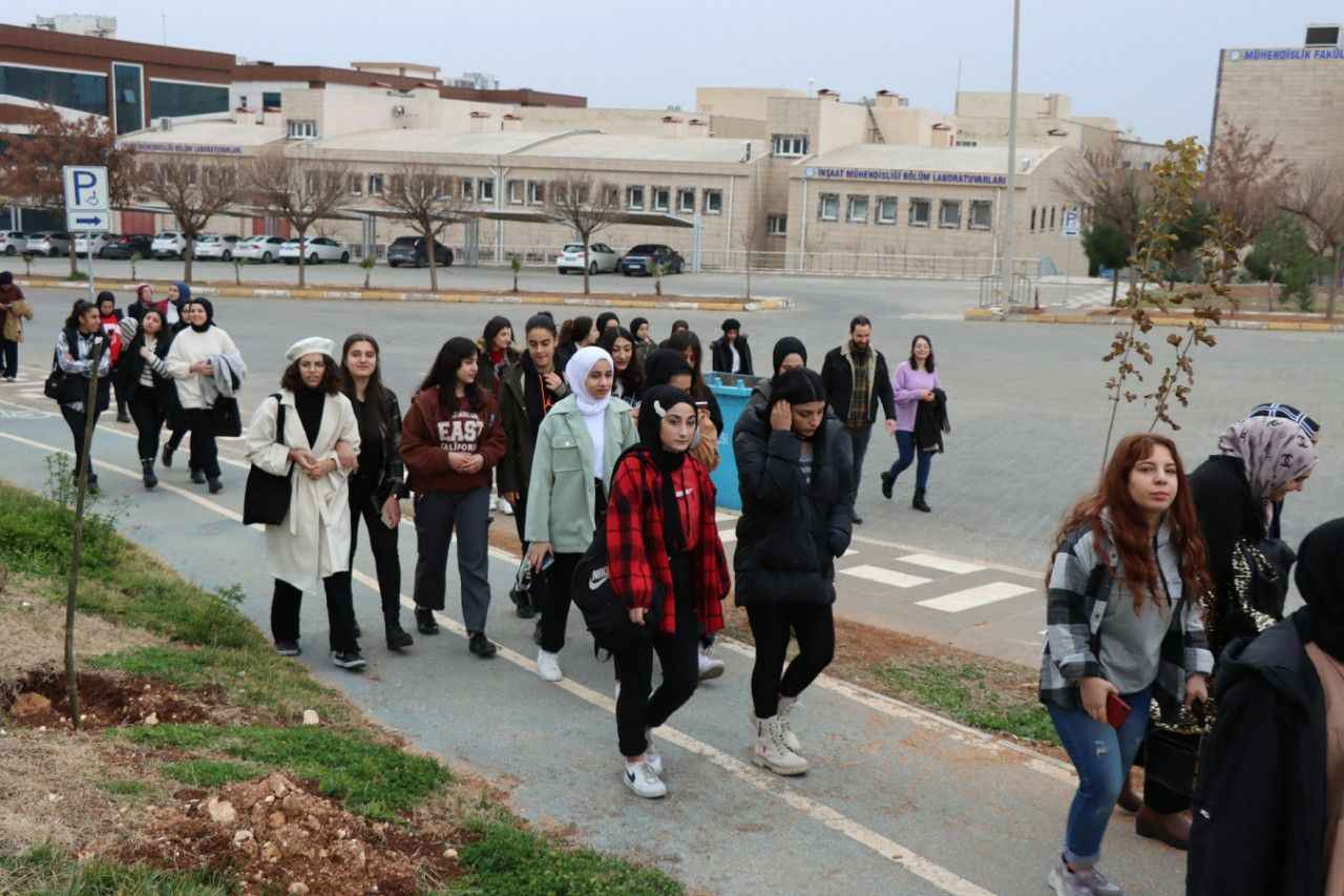 Urfa’da lise öğrencileri ilgi duydukları bölümleri takından tanıdı