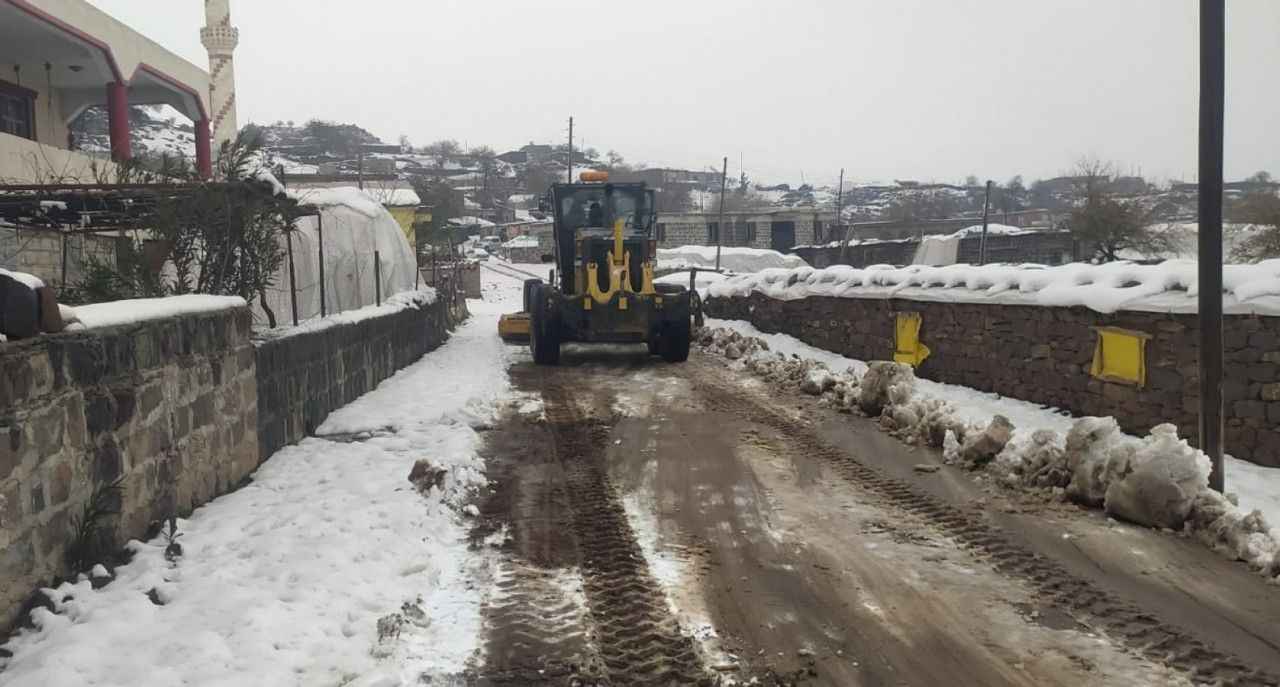 Büyükşehir’den Siverek’te kar mesaisi