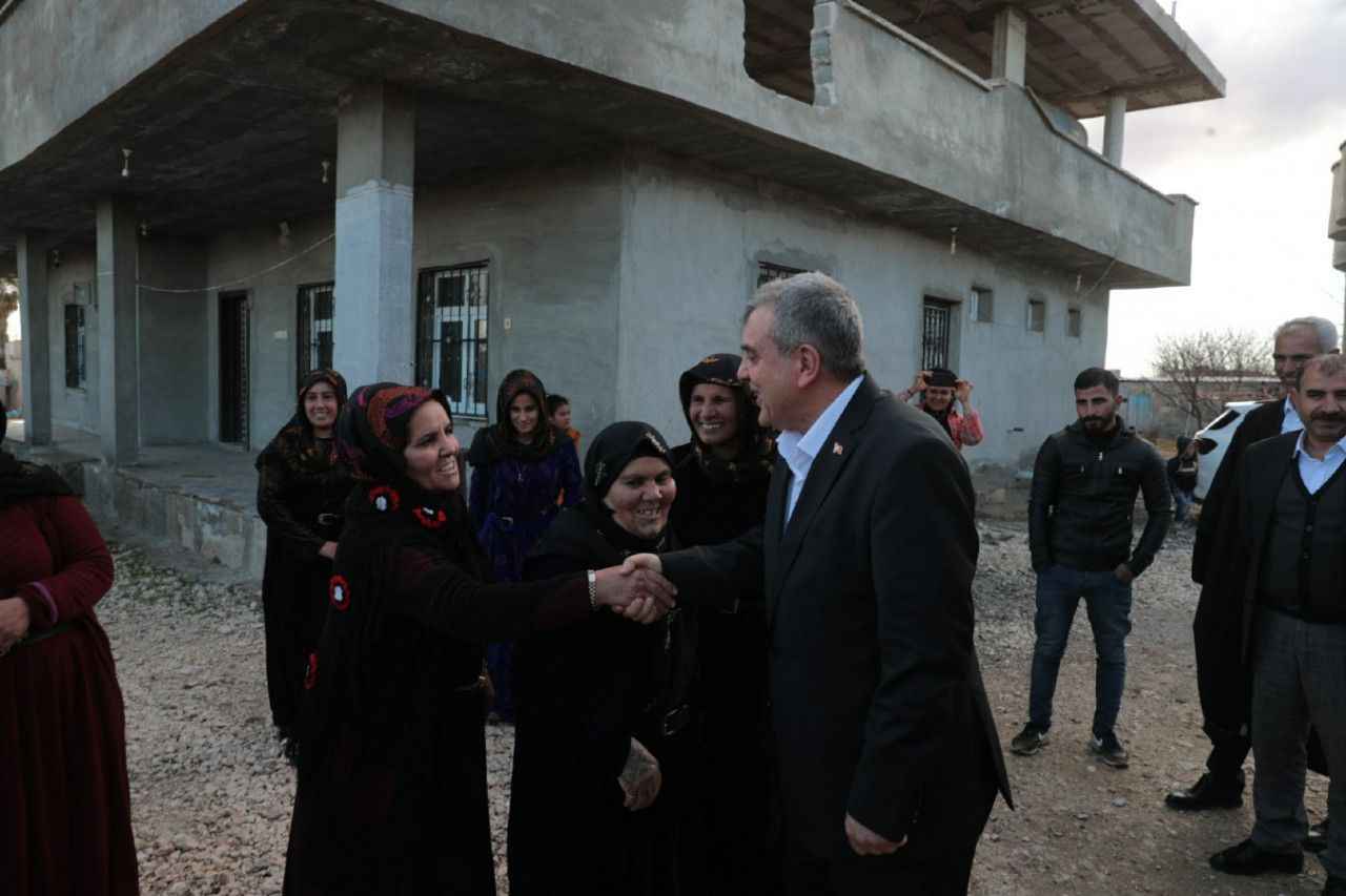 Başkan Beyazgül tarım işçisi aileyi ziyaret etti