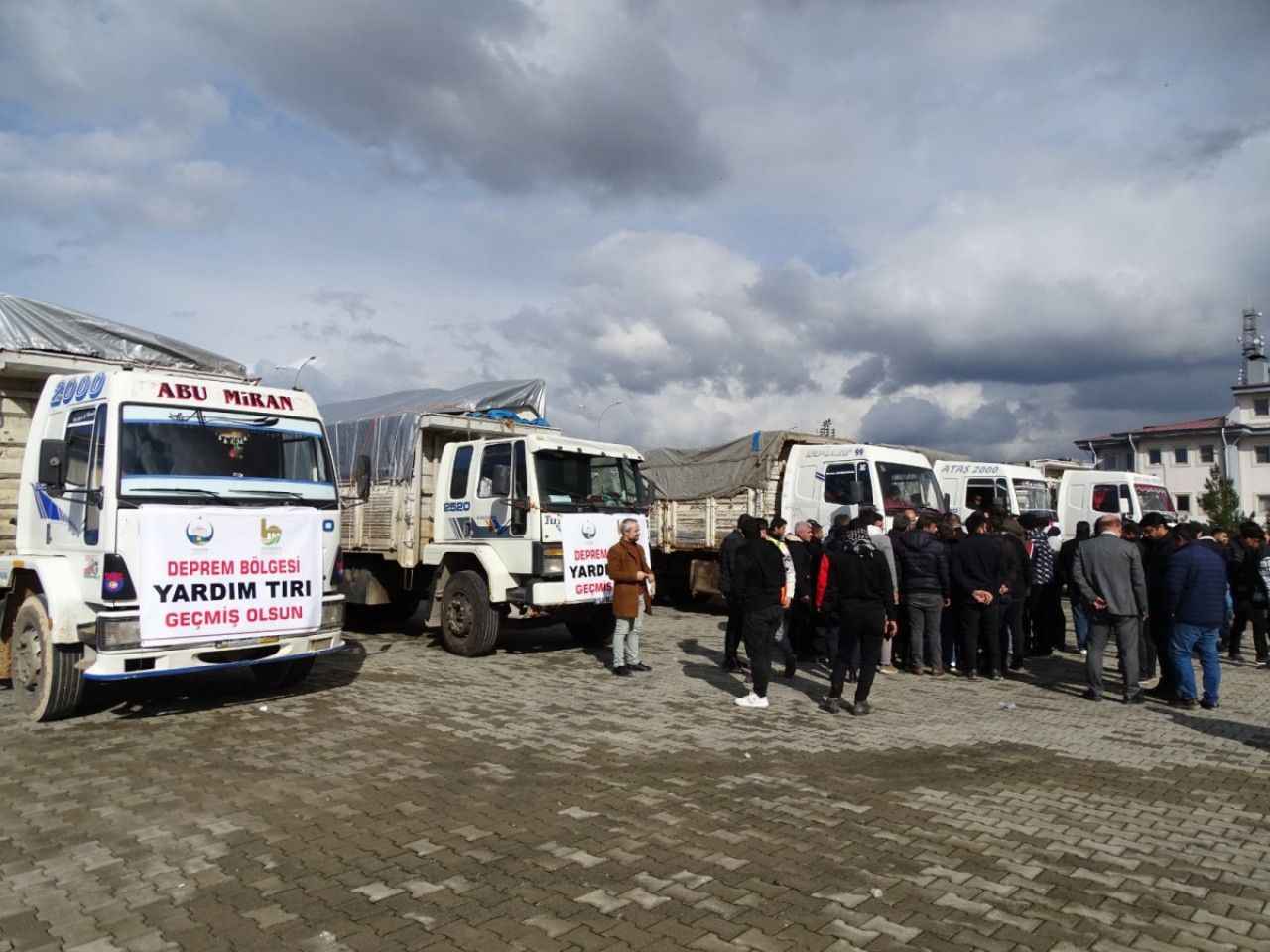 Viranşehir’den yardım tırları, Adıyaman’a doğru yola çıktı