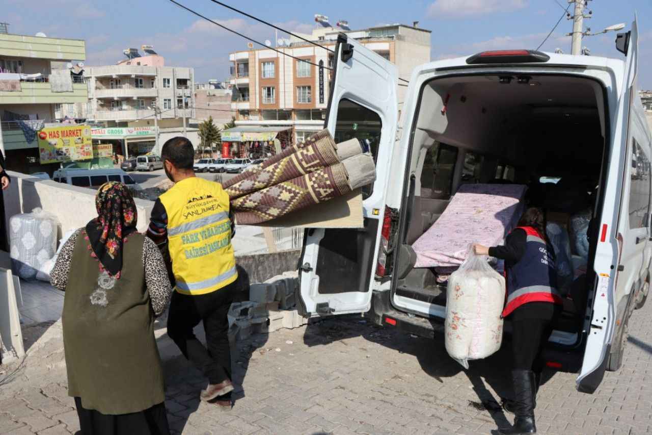 Büyükşehir depremzedelerin temel ihtiyaçlarını karşılıyor