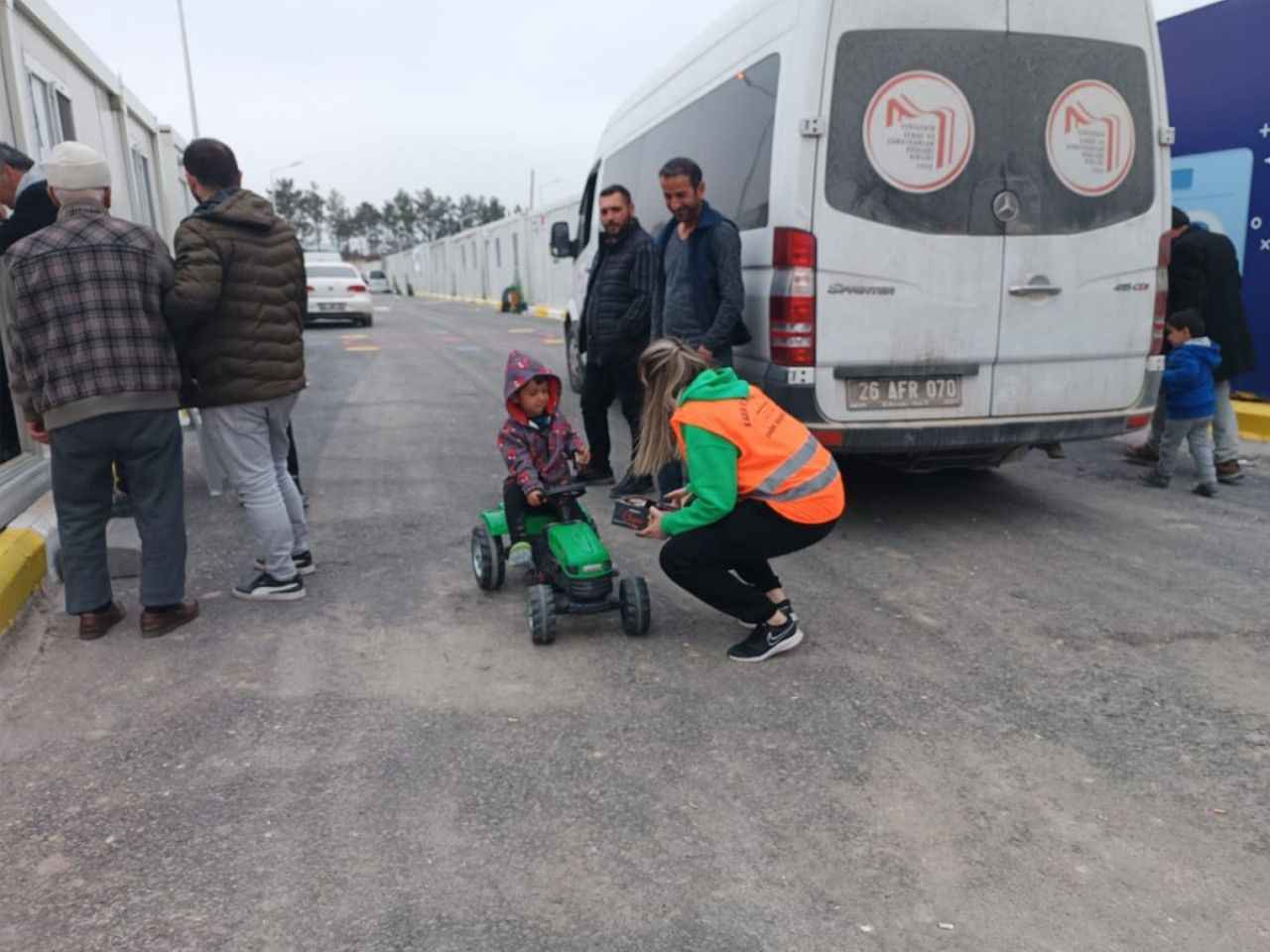 Şanlıurfalı kadınlar ürettikleri bez bebekleri Adıyaman’a gönderdi