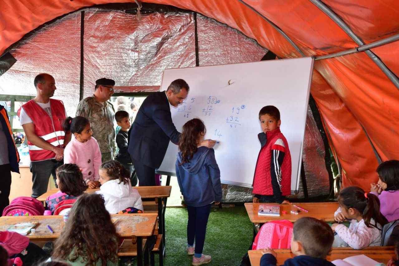 Deprem bölgesinden tayin isteyen öğretmenlerin başvuru süresi uzatıldı