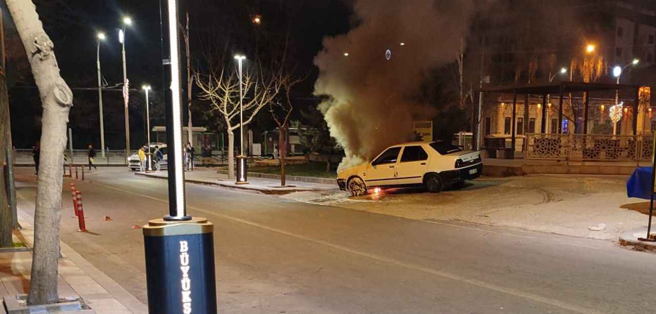 Şanlıurfa'da araç alev aldı!