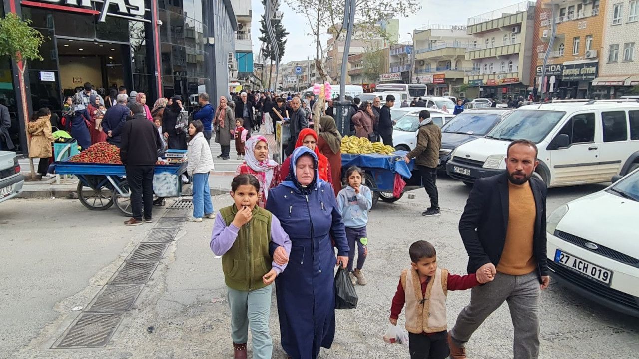 Şanlıurfa’da tezgahlarda alışveriş yoğunluğu