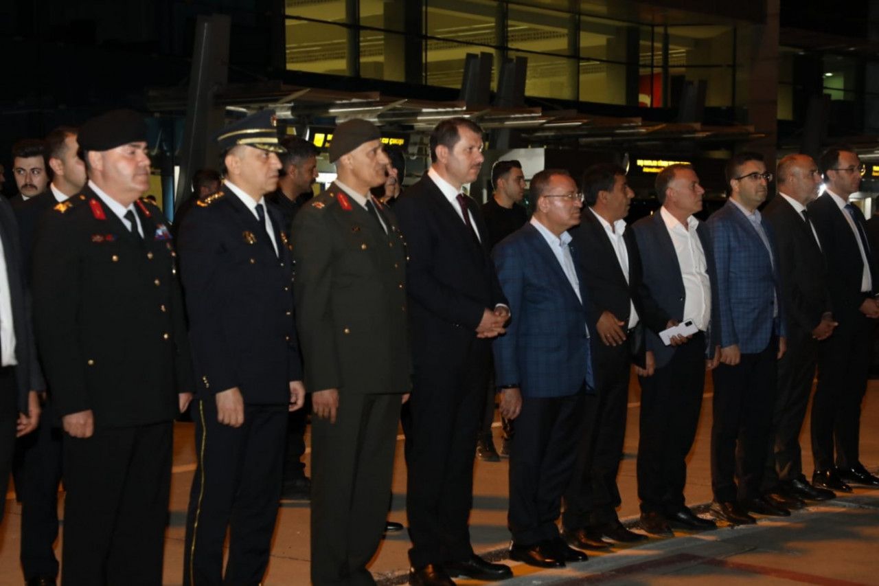 Urfa protokolü Cumhurbaşkanı'nı uğurladı