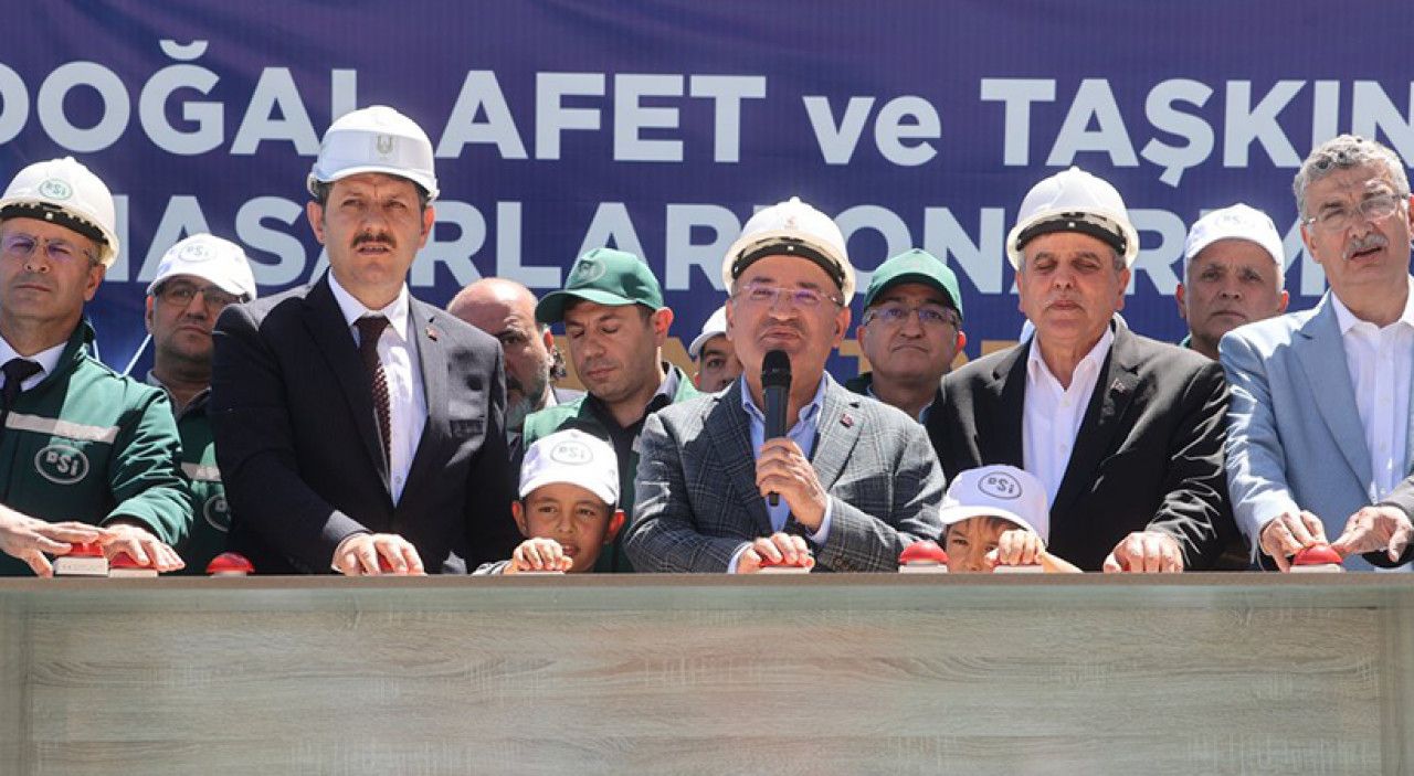 Urfa’da selden zarar gören yerlerin onarım çalışmaları başlatıldı