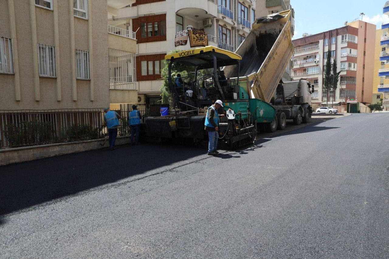 Haliliye Belediyesi sıcak asfalt çalışmalarını sürdürüyor