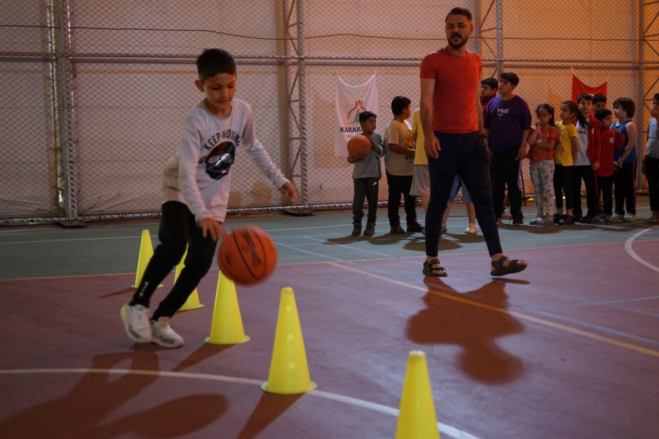 Karaköprü'de çocuklar sporla gelişiyor