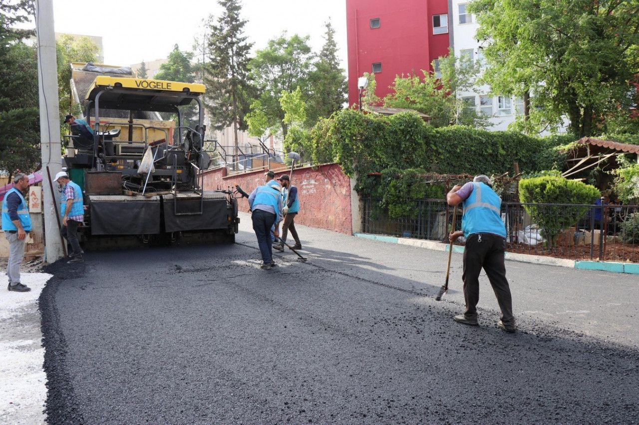 Haliliye’de sıcak asfalt çalışmaları devam ediyor