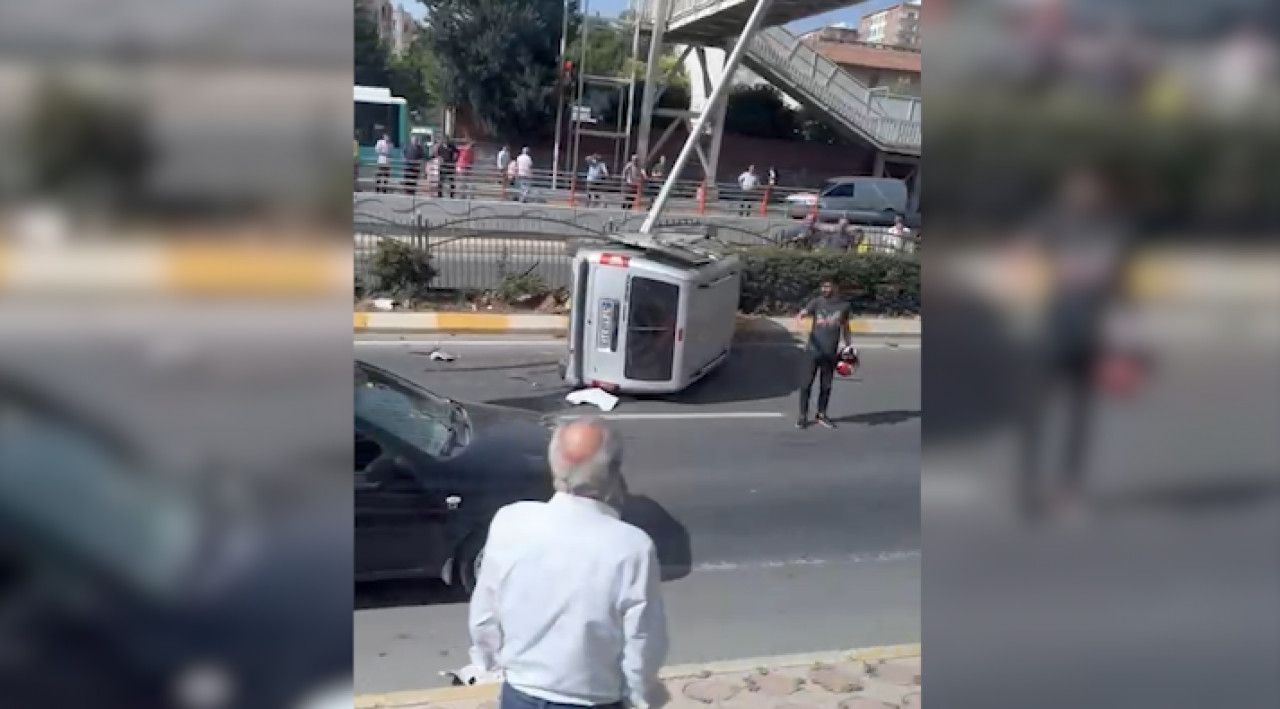 Urfa'da aydınlatma direğine çarpan araç yan yattı