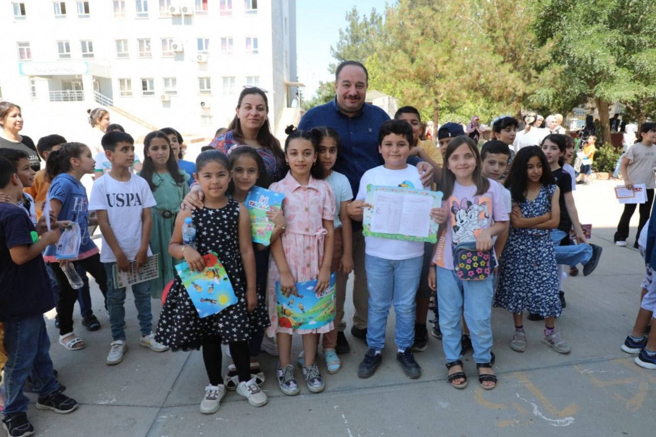 Salih Ekinci öğrencilerin karne sevincine ortak oldu