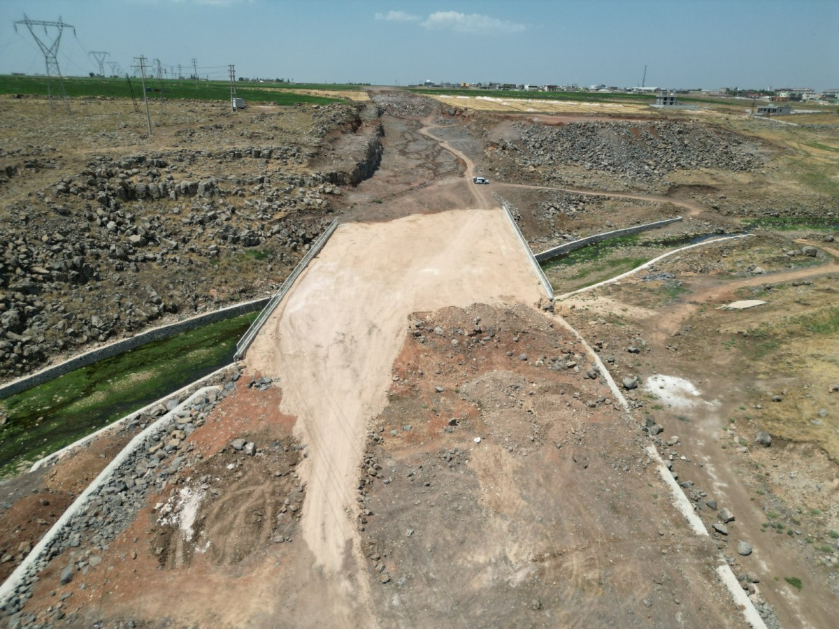 Büyükşehir’den Viranşehir’de yol çalışması