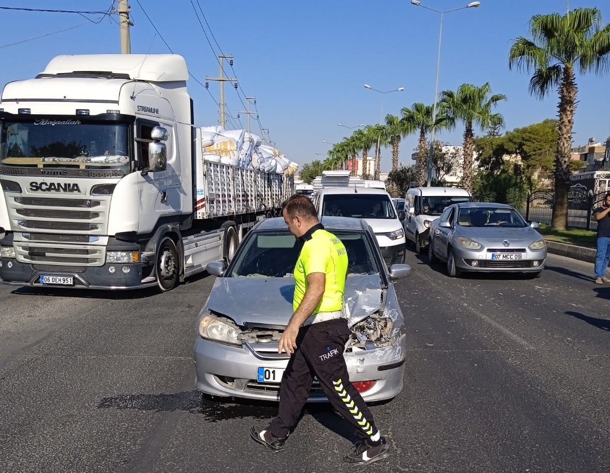 Haliliye’de kırmızı ışıkta zincirleme kaza