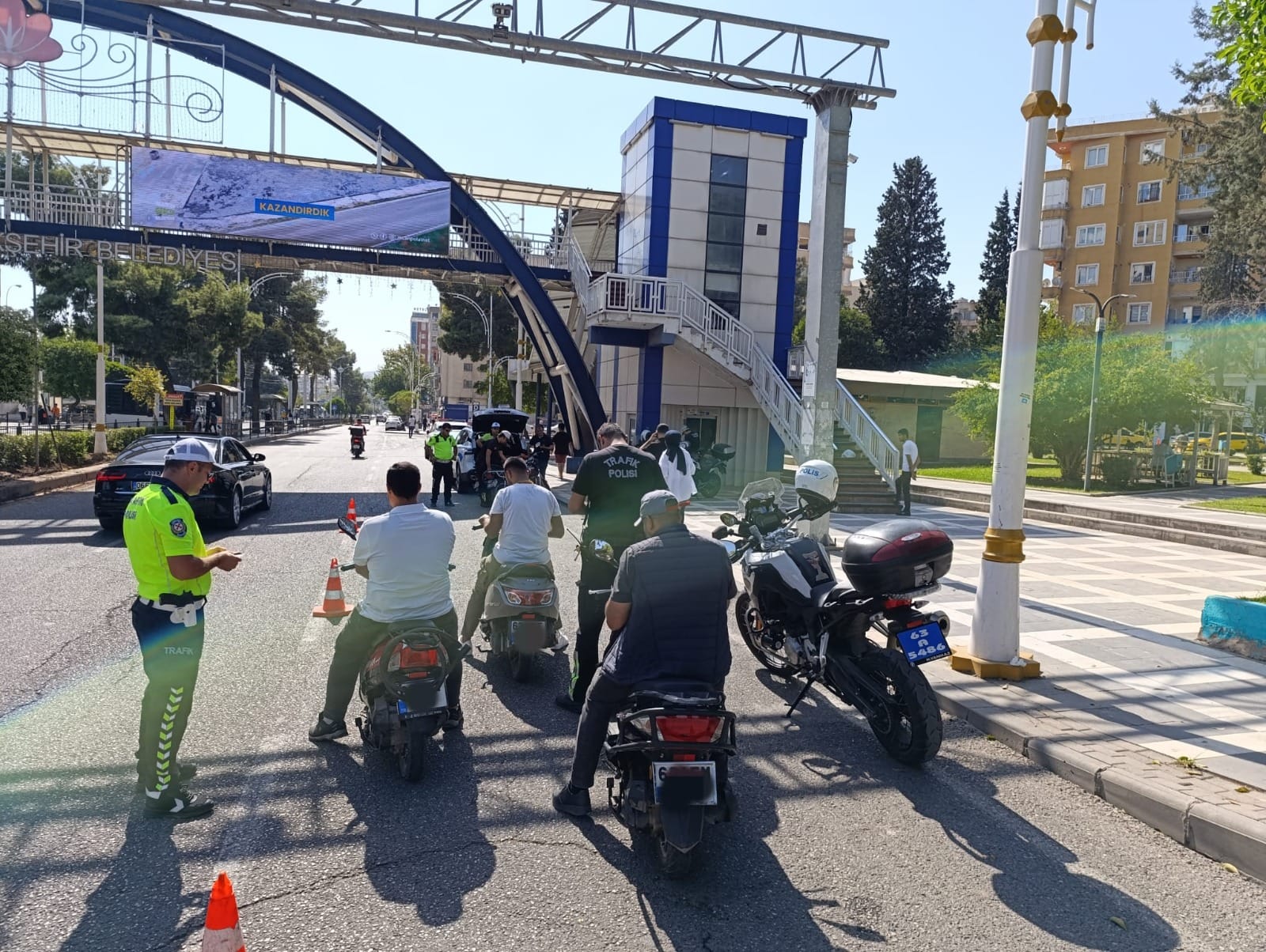 Şanlıurfa'da turizm bölgesinde çok sıkı tutuldu: Emniyet tek tek sorguladı!