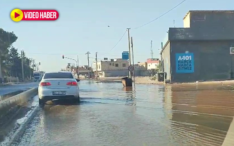 Şanlıurfa’da yağmur yağmadan yollar göle döndü: Sürücüler zorlandı