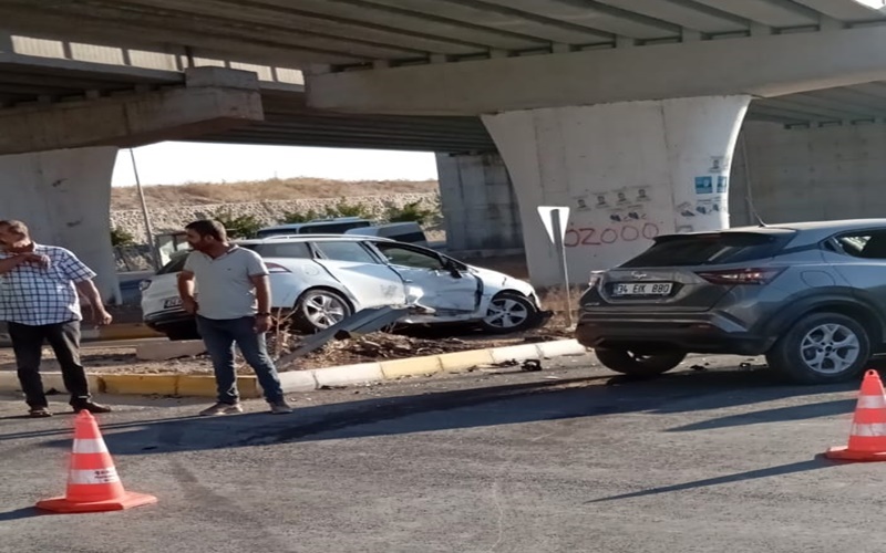 Şanlıurfa’da yine aynı kavşak yine kaza: Yaralı var