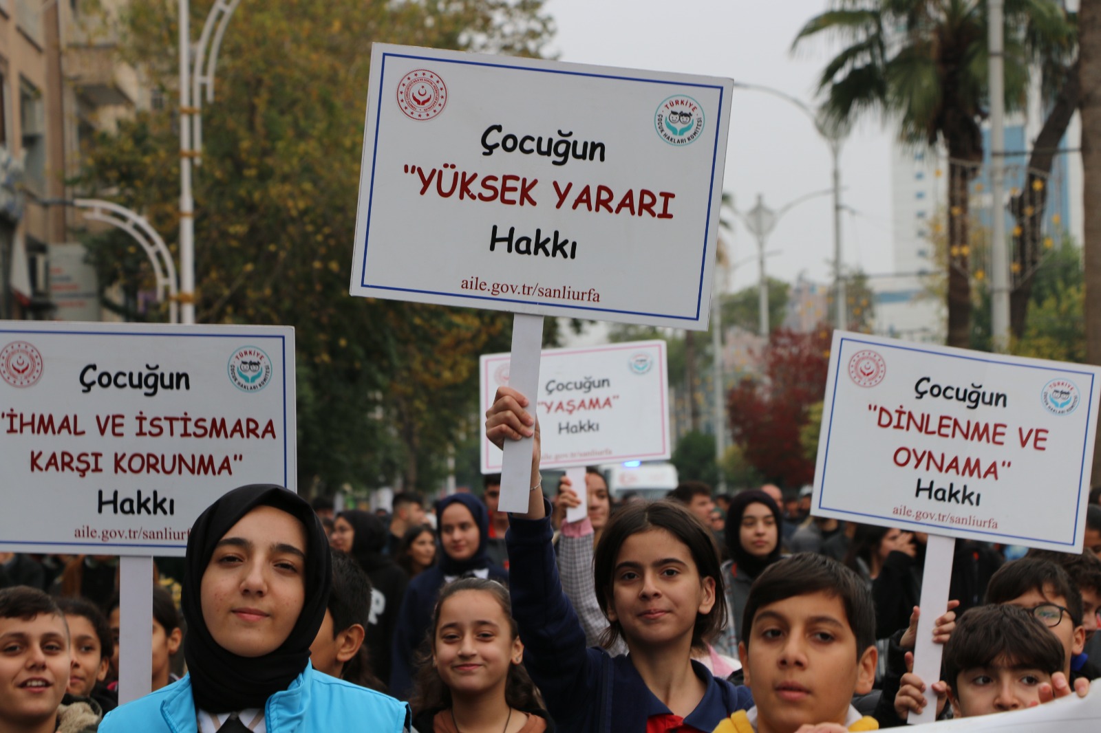 Şanlıurfa’da çocuk hakları yürüyüşü düzenlendi