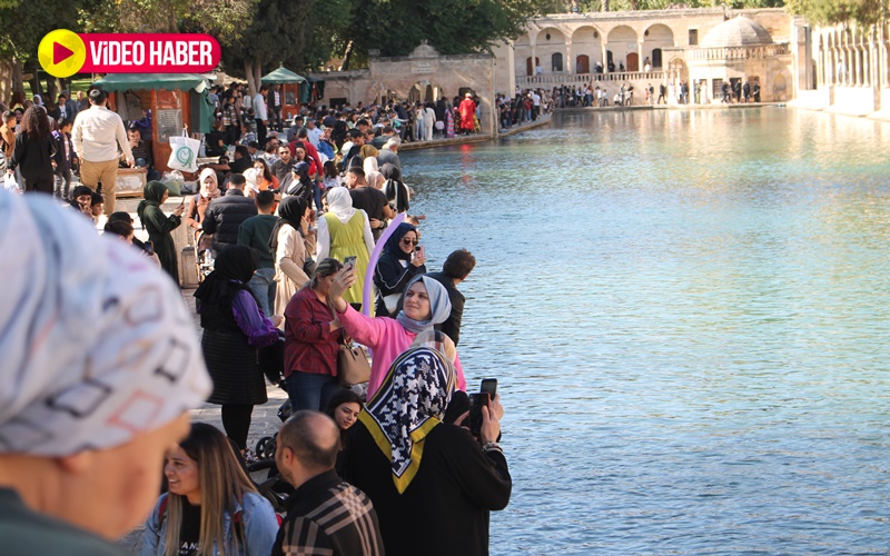 Şanlıurfa çifte bayram yaşadı: İğne atsan yere düşmez