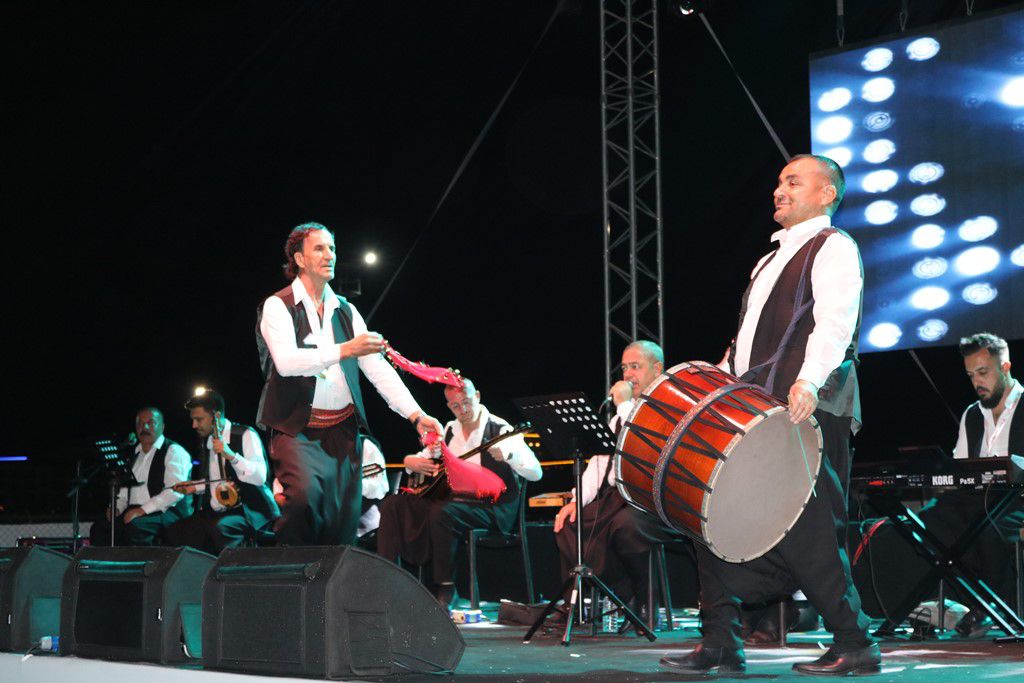 Afyonkarahisar’daki festivalde Siverek ekibi geceye damga vurdu