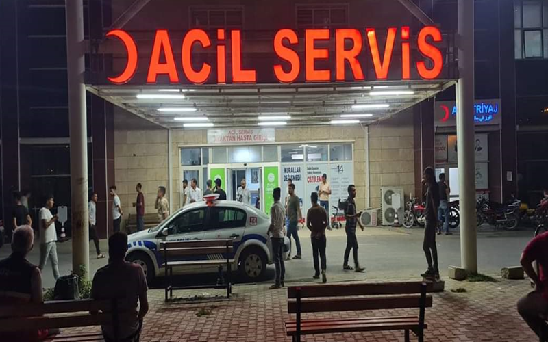 Şanlıurfa’da otomobil şarampole devrildi: Yaralı var