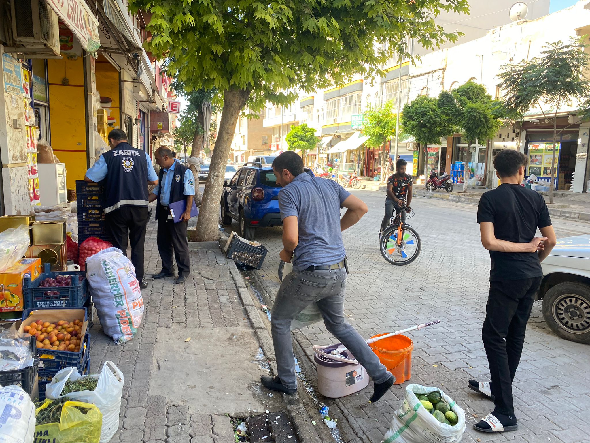 Şanlıurfa’da zabıtadan kaldırım işgali denetimi