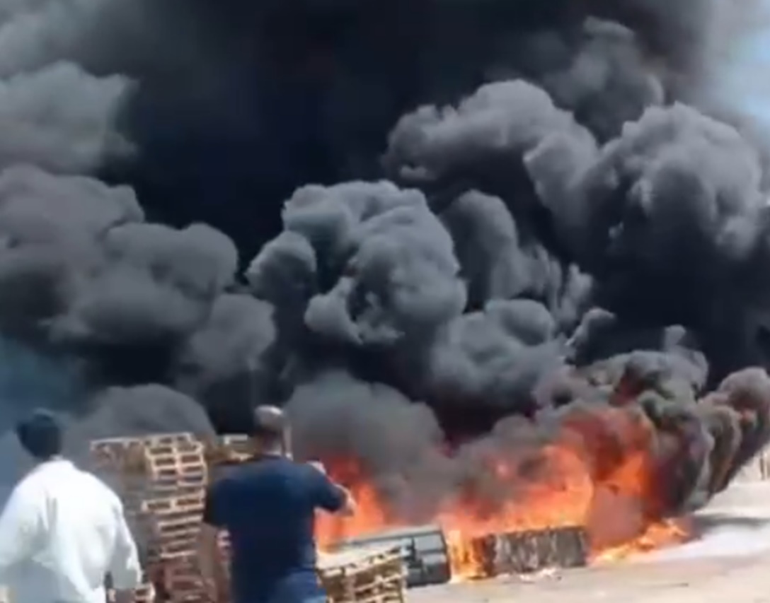 Şanlıurfa’da korkutan fabrika yangın: Dumanlar gökyüzünü kapladı