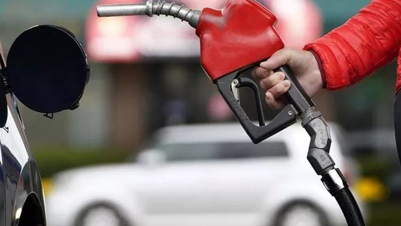 Benzine bu gece büyük zam bekleniyor