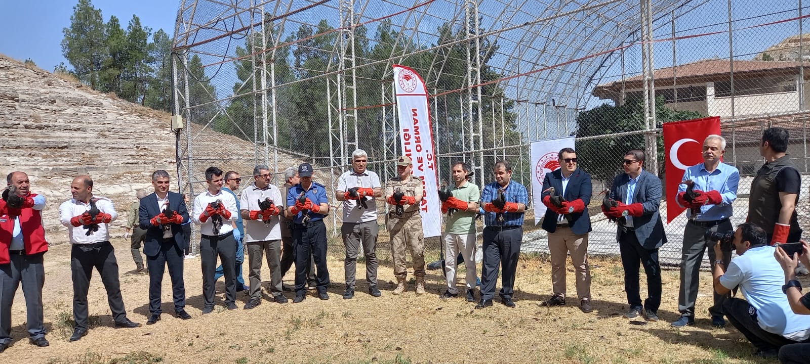 Dünyada iki yerde bulunuyor! Şanlıurfa’da 30 tanesi doğaya bırakıldı