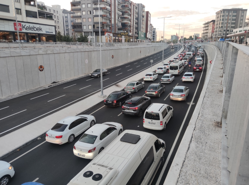 Çözüm mü, sorun mu? Balıkayağı'nda kilometrelerce kuyruk...