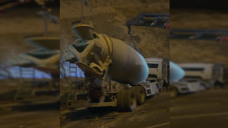 Şanlıurfa’da korkunç kaza! Kamyon ile beton mikseri çarpıştı