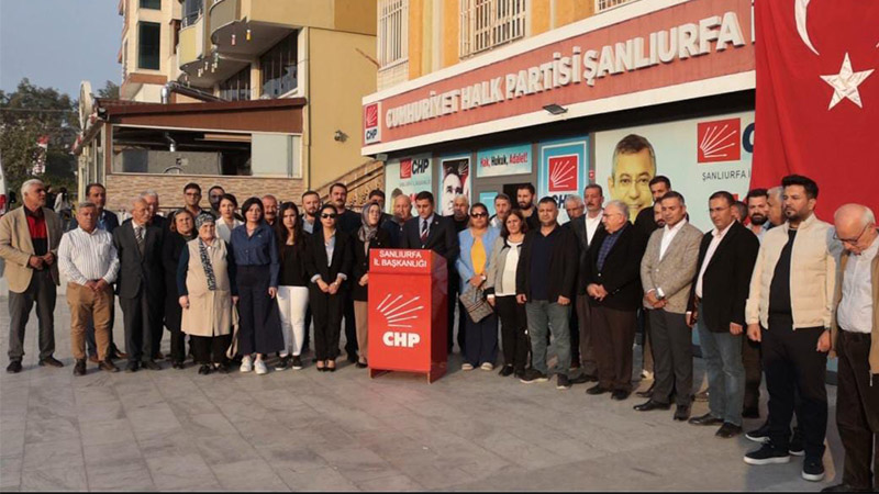 Ahmet Özer'in tutuklanması Şanlıurfa’da protesto edildi!  “Demokrasiyi korumaya kararlıyız”