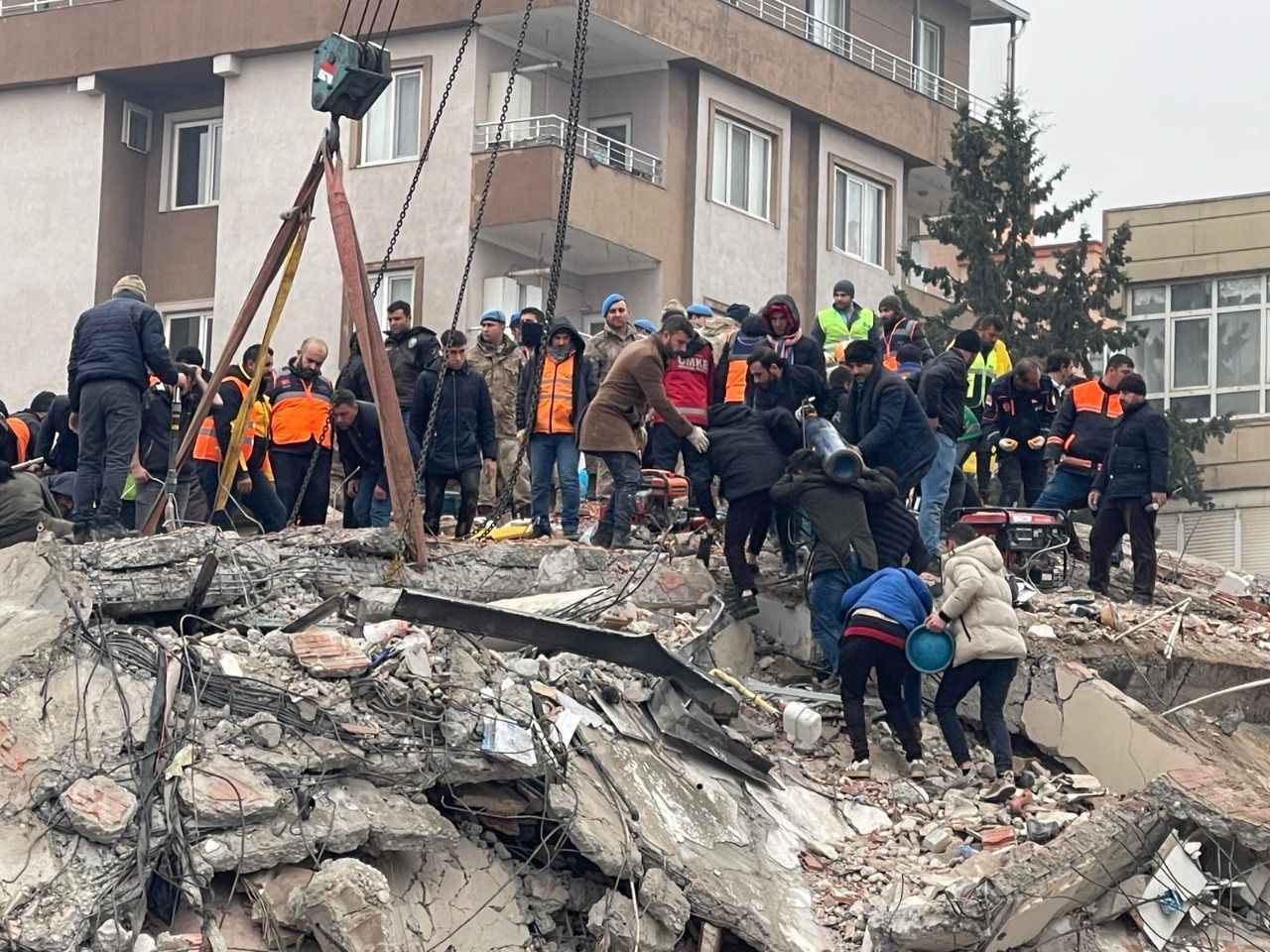 Deprem bölgesinde yıkım skandalı: Enkazdan resmen servet kazanmışlar!