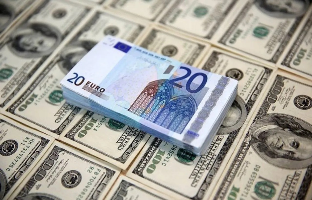 Dolar ve euro yatırımcısını güldürüyor borçlusunu endişelendiriyor