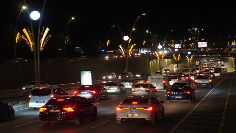 Şanlıurfa’da akşam saatlerinde trafik kilitlendi