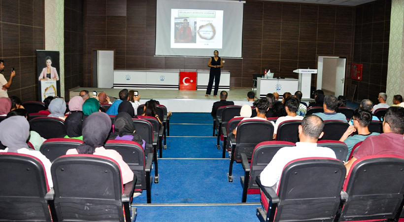 Akçakale Belediyesinde kişisel gelişim semineri düzenlendi