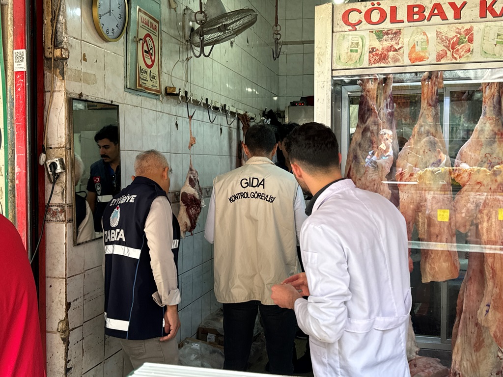 Şanlıurfa’da son tüketim tarihi geçmiş ürünlere el konuldu