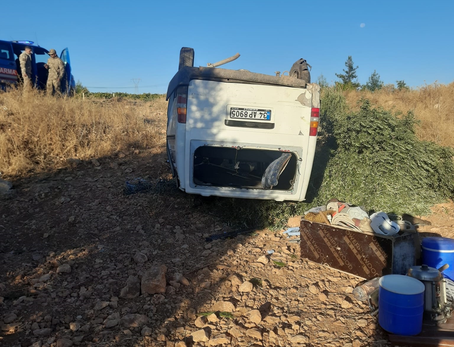 Bozova’da minibüs fıstık bahçesine devrildi: Çok sayıda yaralı