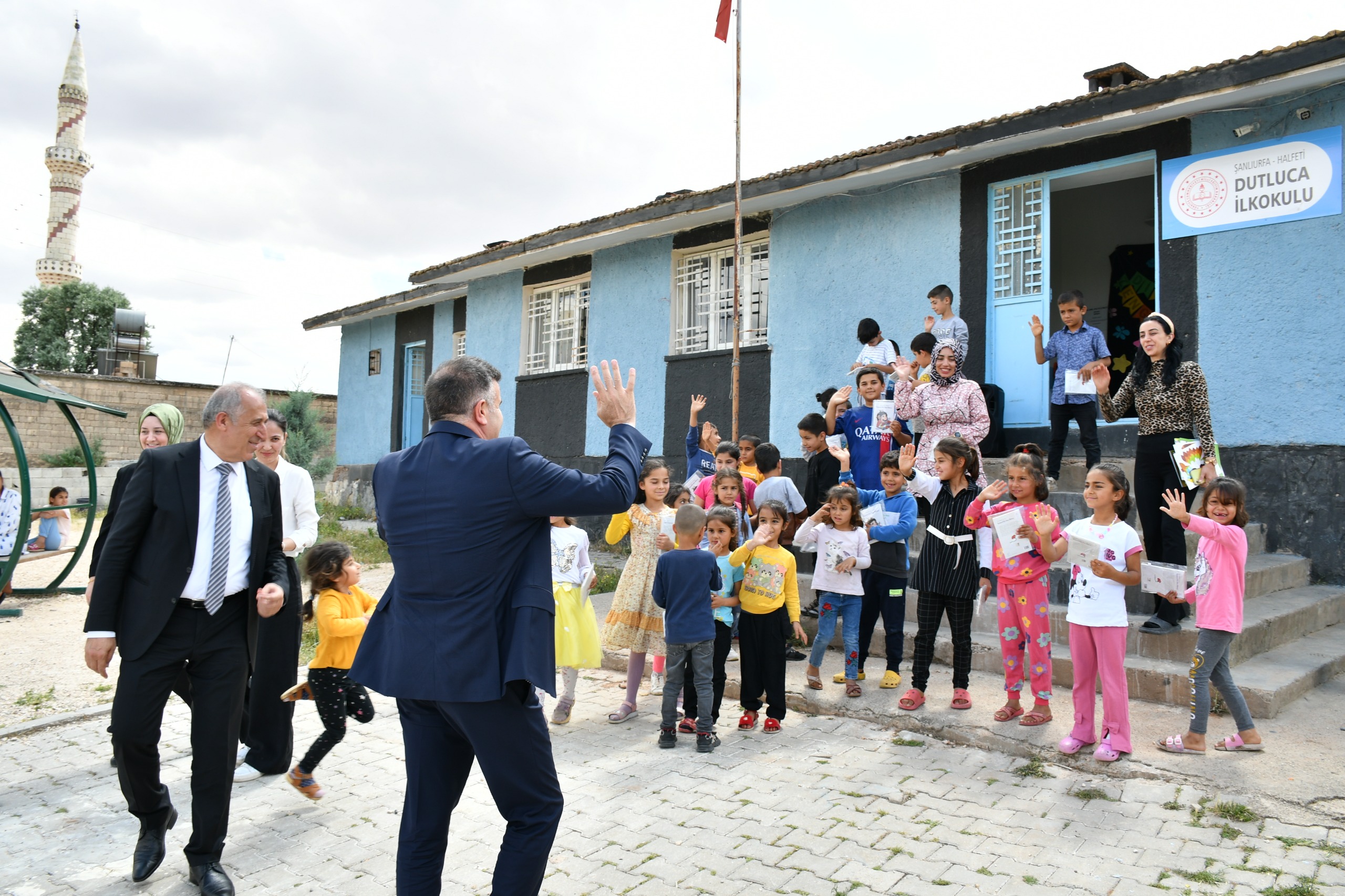 Sultanoğlu Halfeti'de öğrencilerle buluştu: Sizler ülkemizin geleceğisiniz