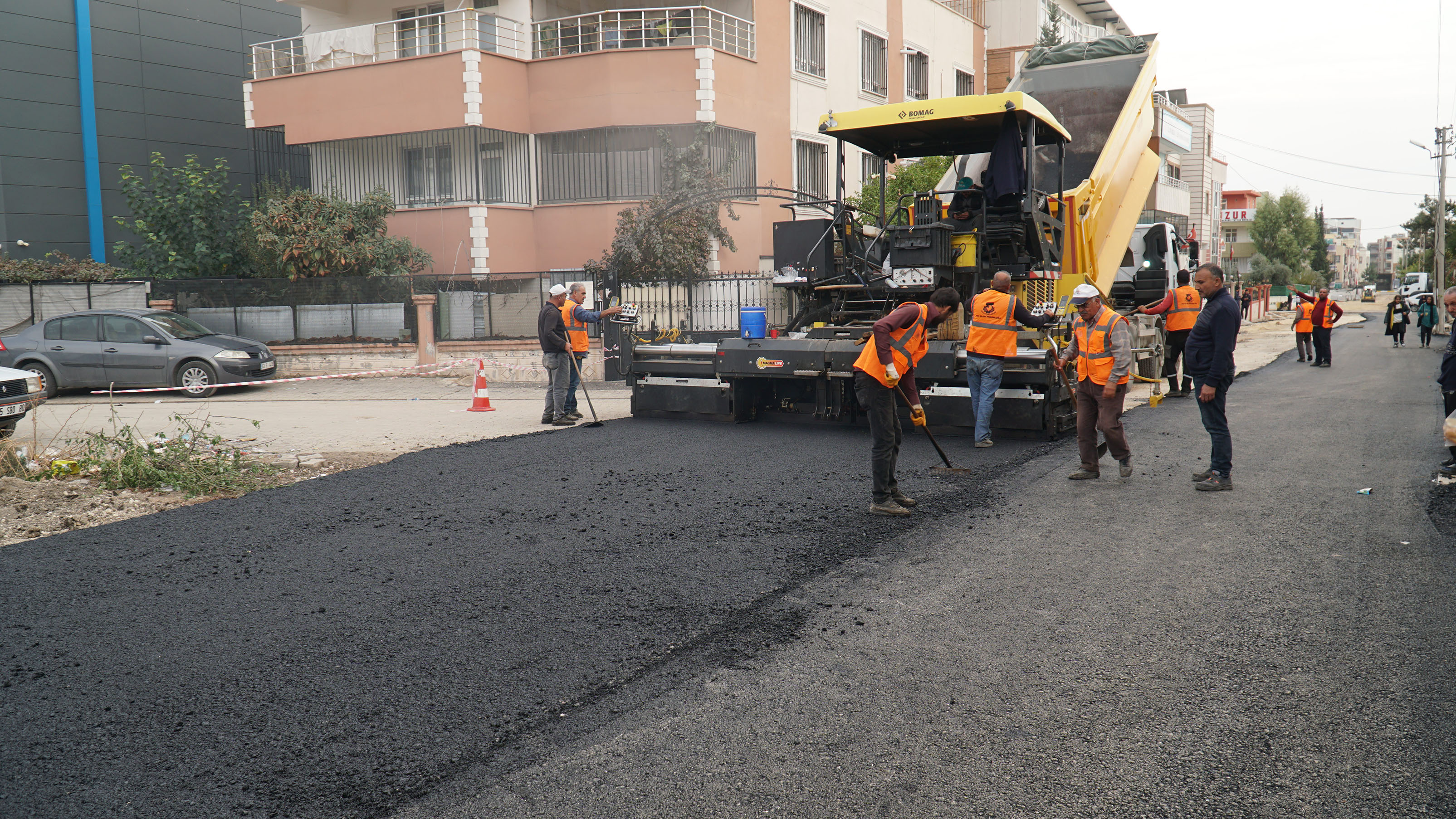 Haliliye'de o mahalle sıcak asfaltla buluştu