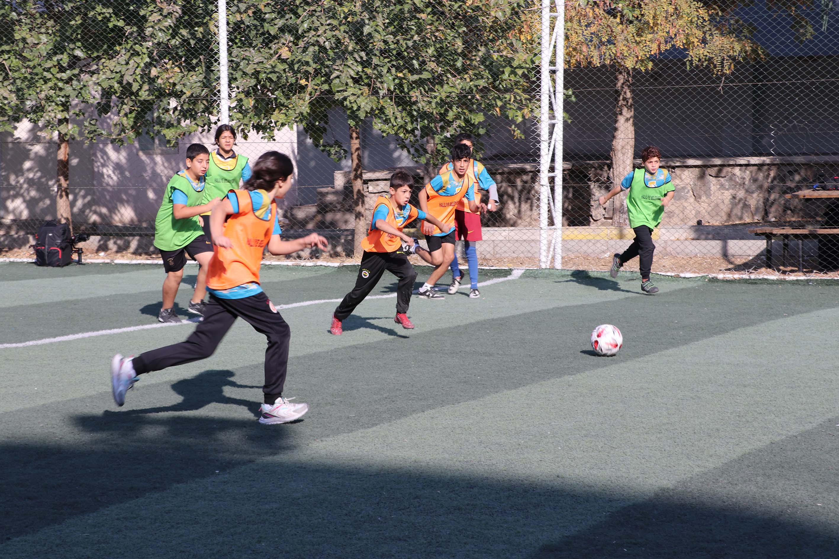 Şanlıurfa’da kız ve erkek çocuklar için ücretsiz futbol kursu