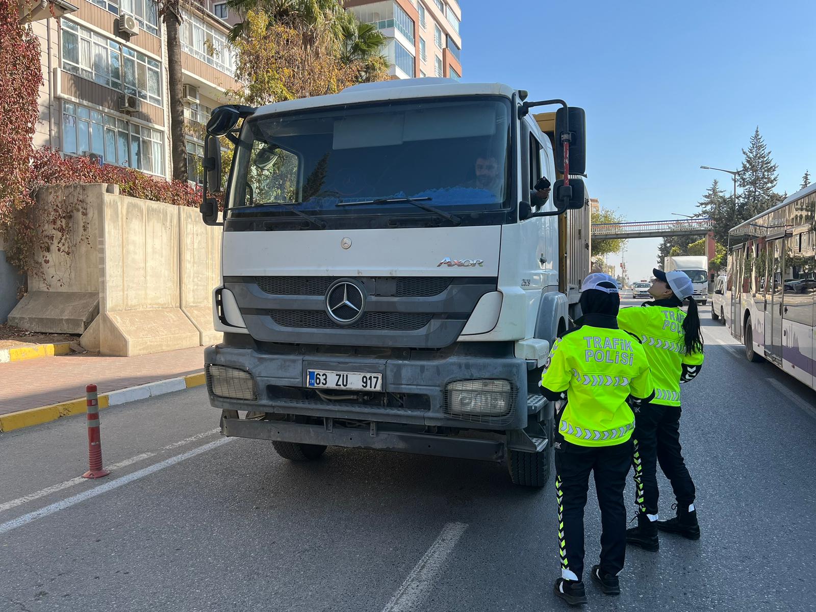 Ağır tonajlı araçlara sıkı denetim: Sürücülere ceza yağdı!