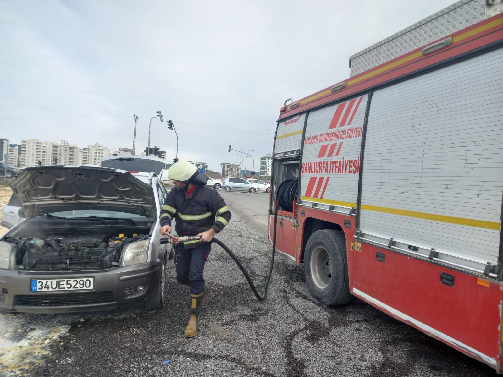 Şanlıurfa’da seyir halindeki bir otomobil yandı!