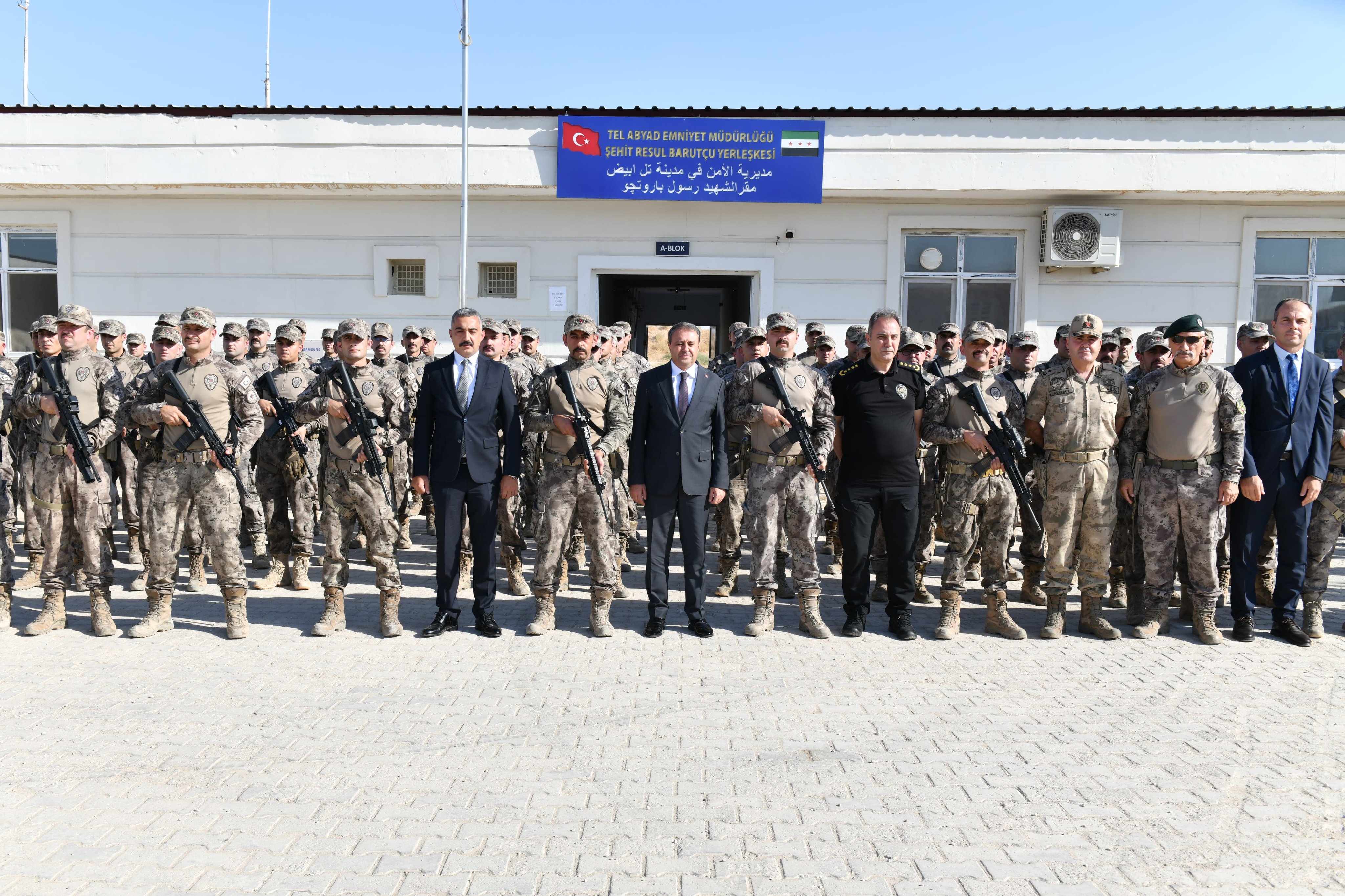 Vali Şıldak Tel Abyad'da güvenlik güçleriyle buluştu