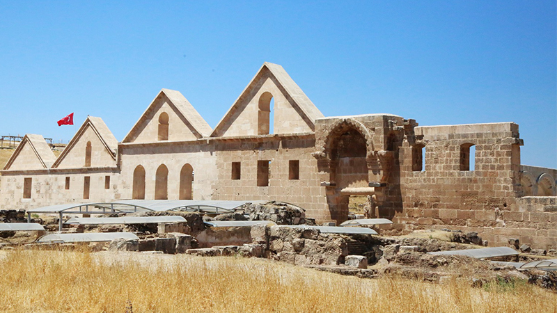 Şanlıurfa’da tarihi cami kapılarını yeniden açtı