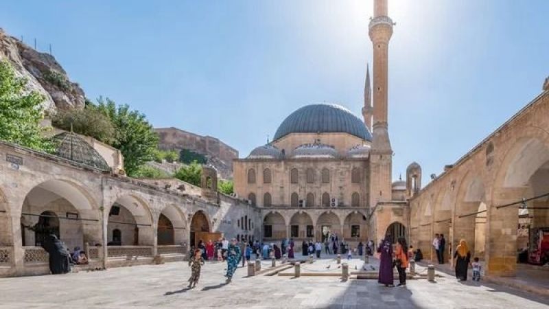 Cuma hutbesi konusu ve tam metni!  “Fıtratı Korumak, Aileyi Korumaktır"