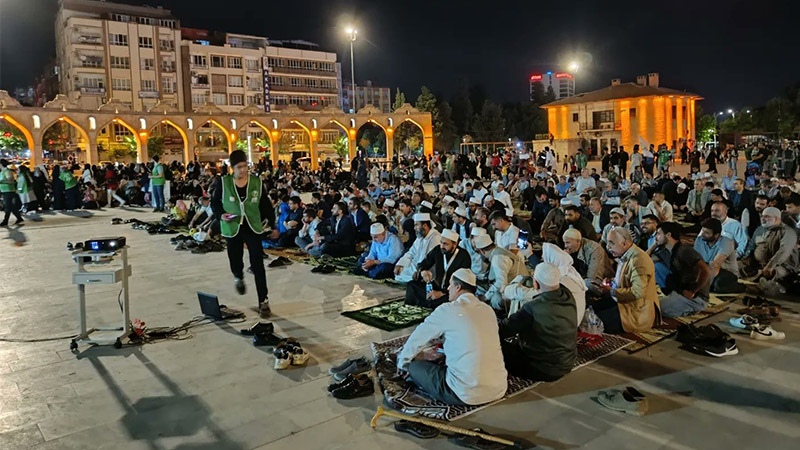 Binlerce kişi Rabia Meydanı'nda Filistin'e dayanışma gösterdi