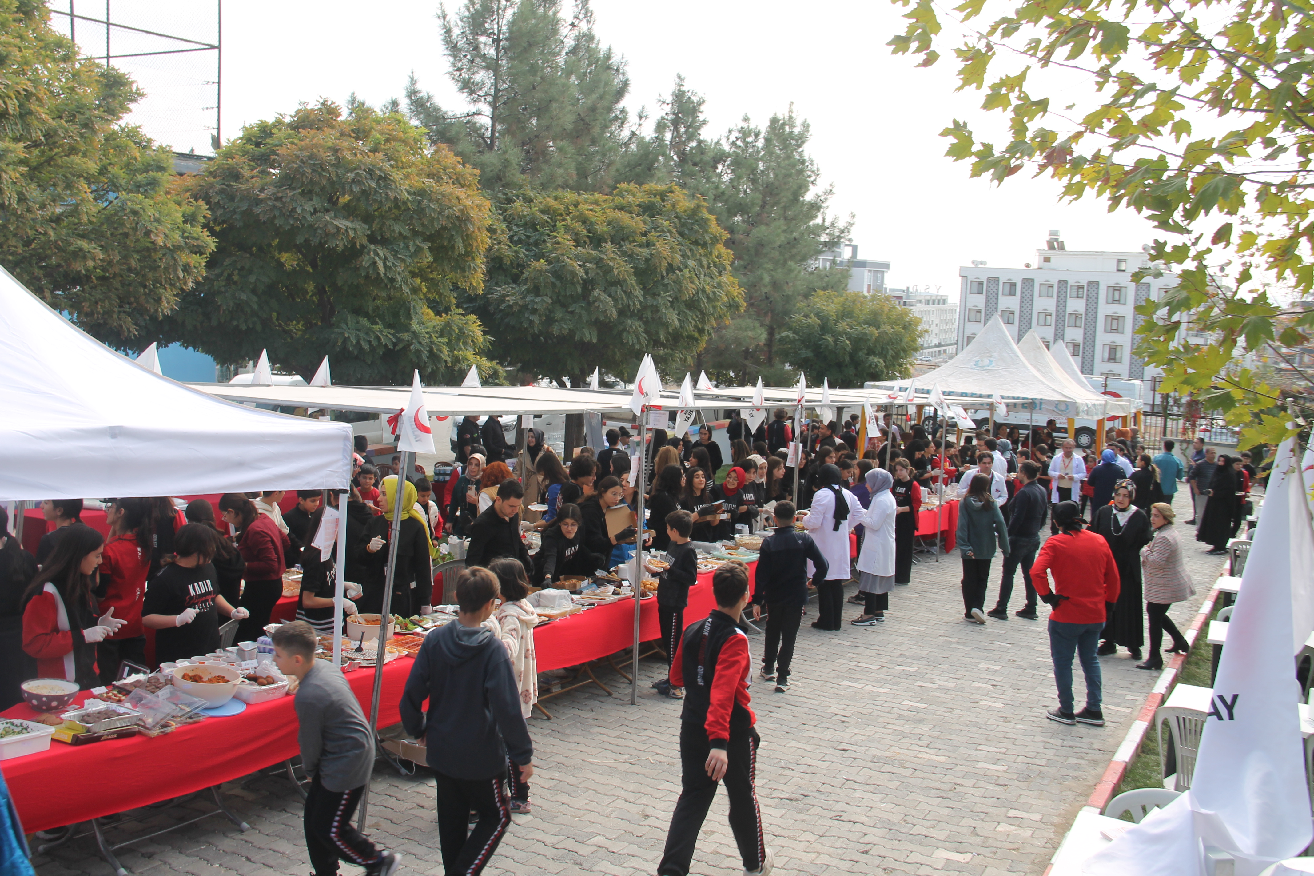 Kadir Evliyaoğlu Koleji’nden ihtiyaç sahibi öğrenciler için kermes