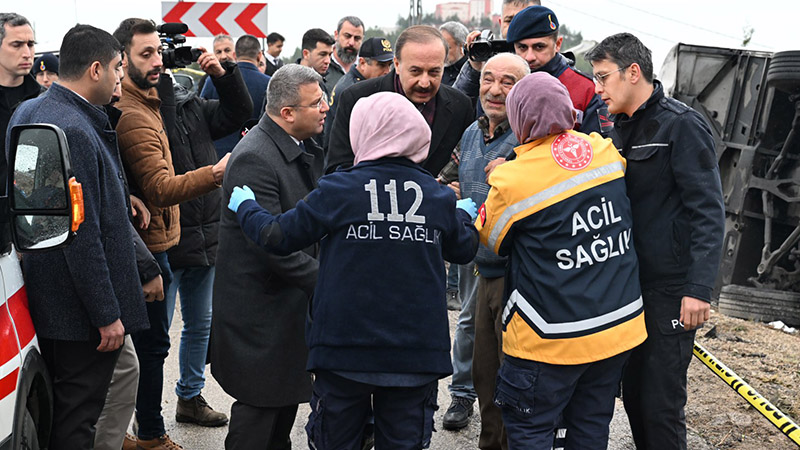 Yolcu otobüsü devrildi! 1 ölü, çok sayıda yaralı var